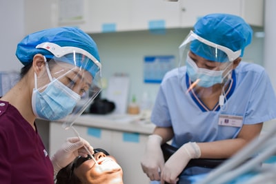 海外の歯科医療へのコロナの影響や状況は？諸外国の事例を紹介